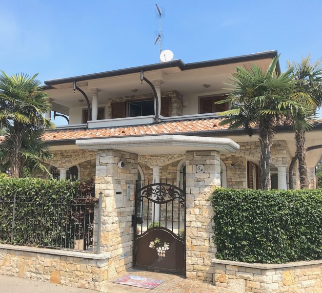 Villa bifamiliare in vendita a Boltiere