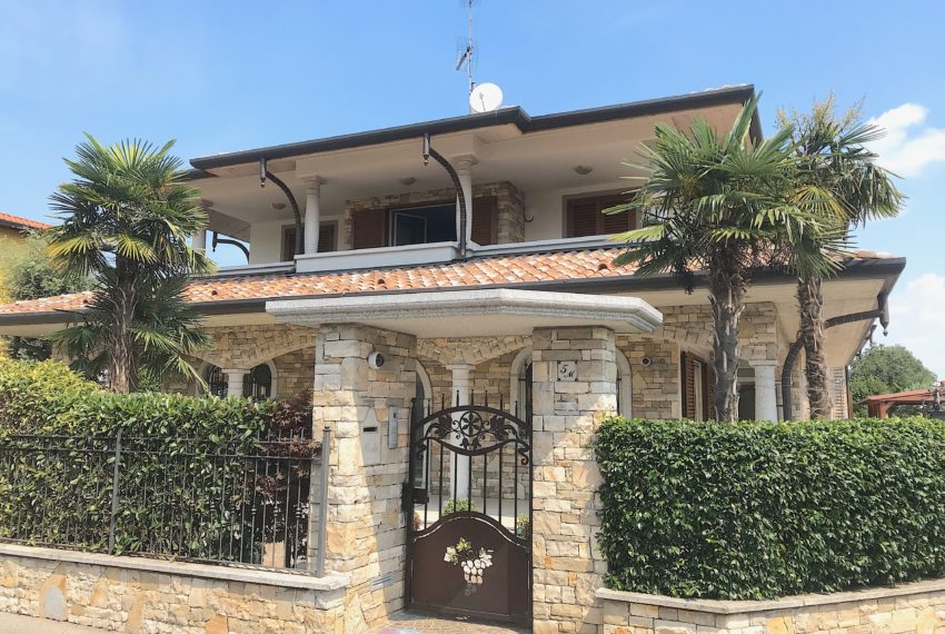 Villa bifamiliare in vendita a Boltiere