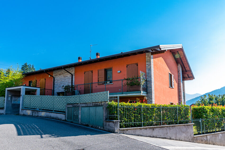 casa nembro con giardino